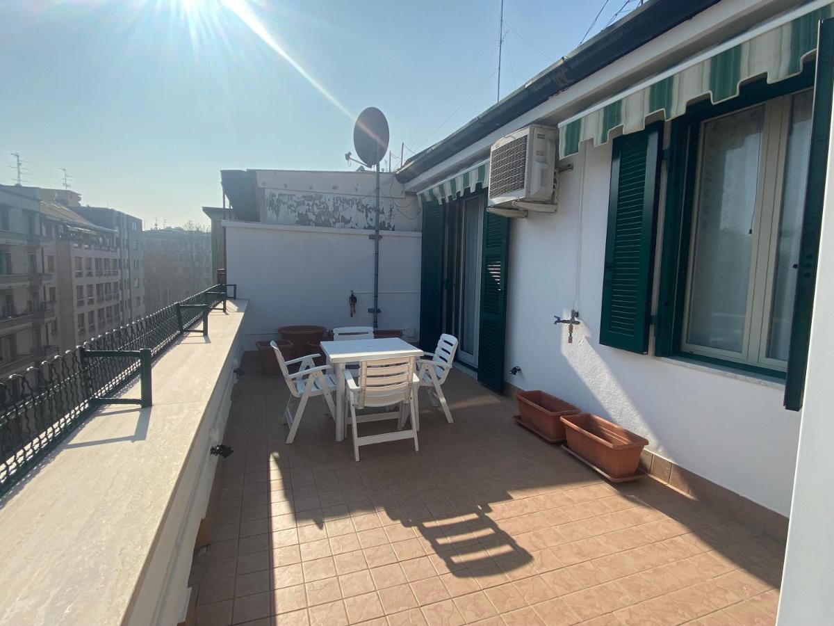 Fashion And Design - Terrace In Centrale Milan Bagian luar foto