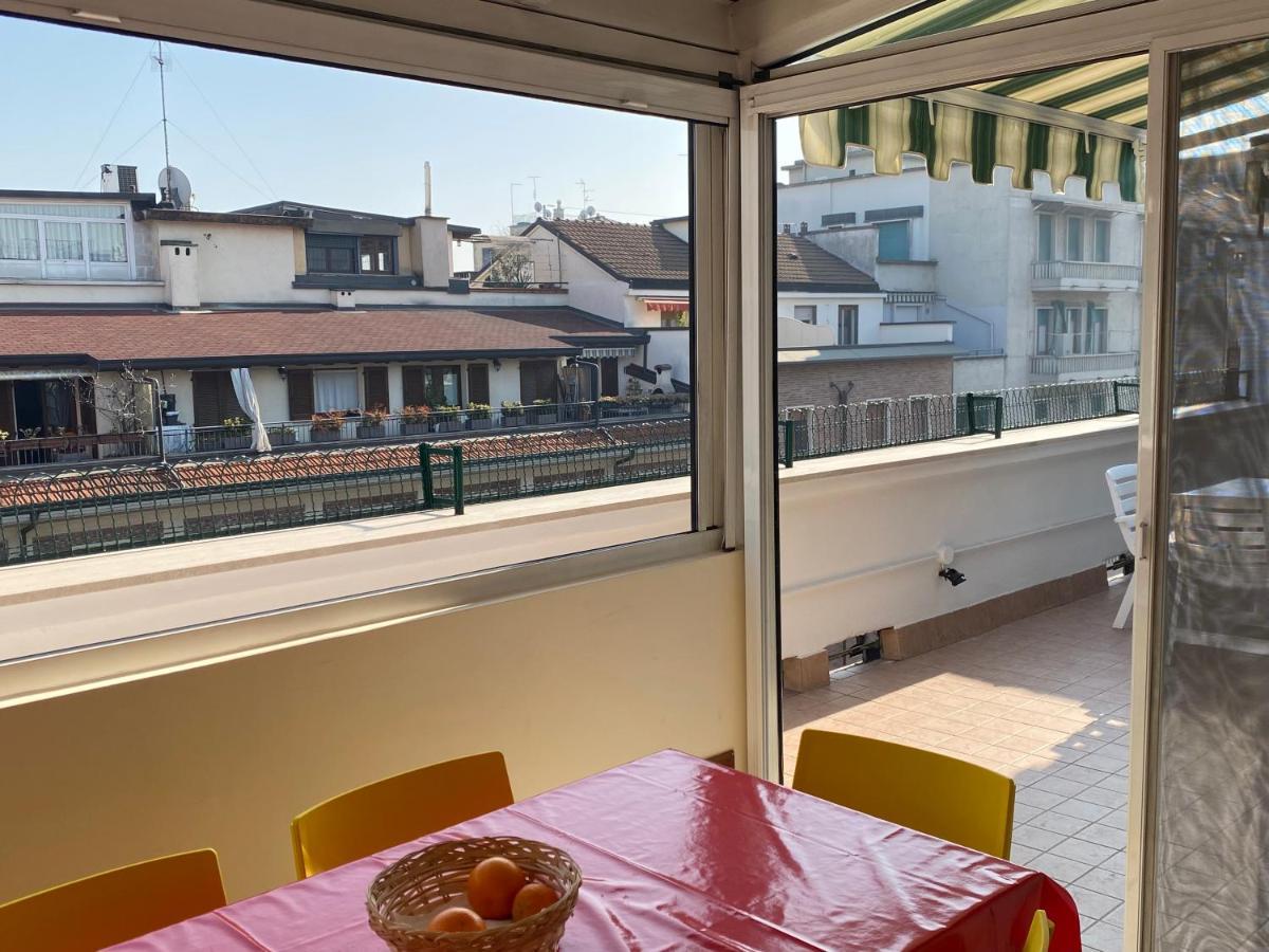 Fashion And Design - Terrace In Centrale Milan Bagian luar foto